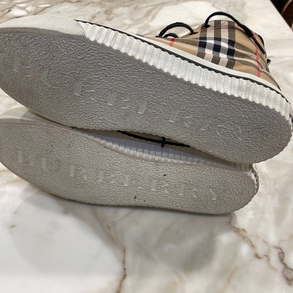 Burberry
Kilbourne Signature Check High-Top Check Sneakers SZ 42 1/2 - Picture 4 of 4